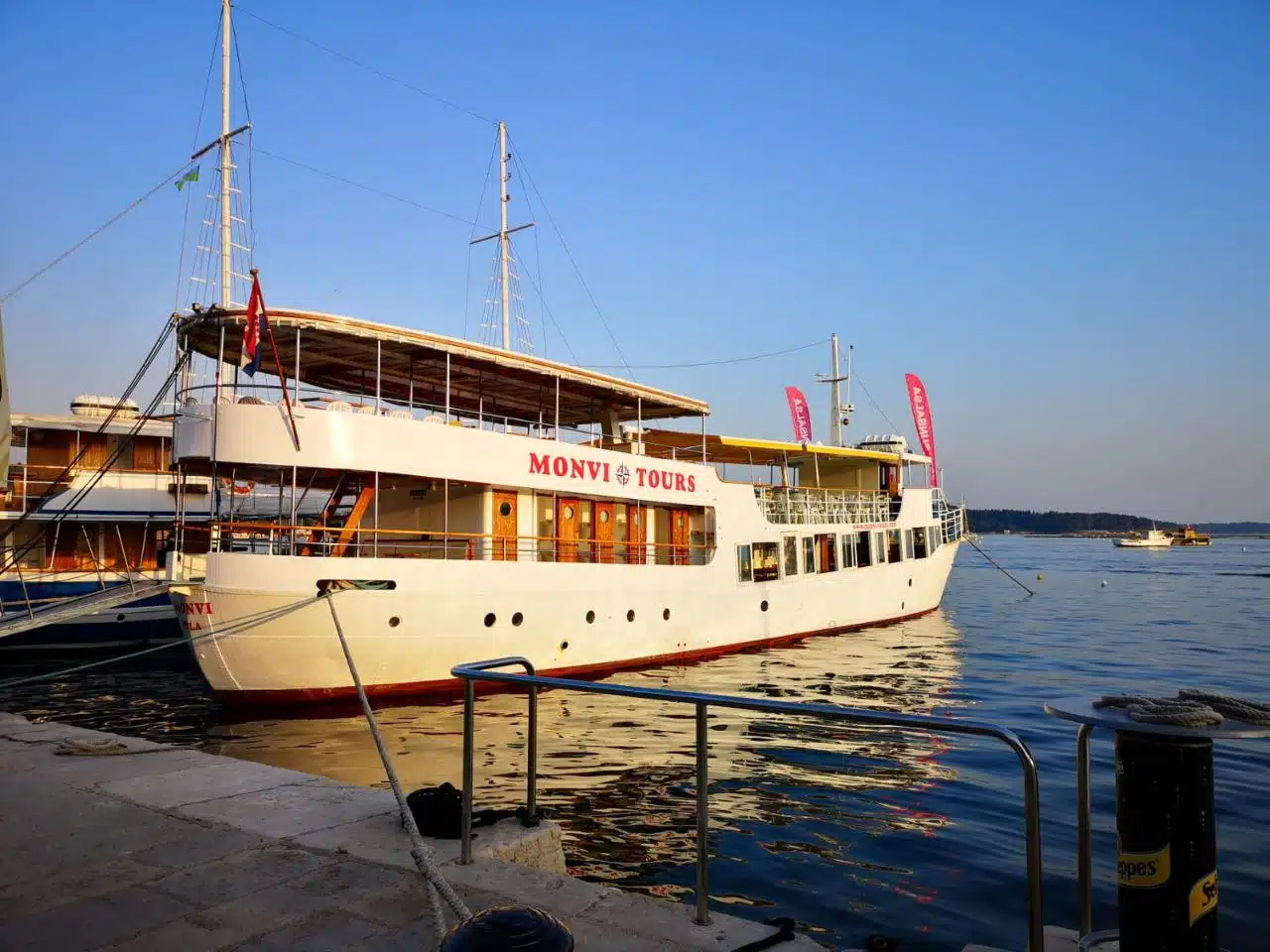 Boat Excursions by Elli